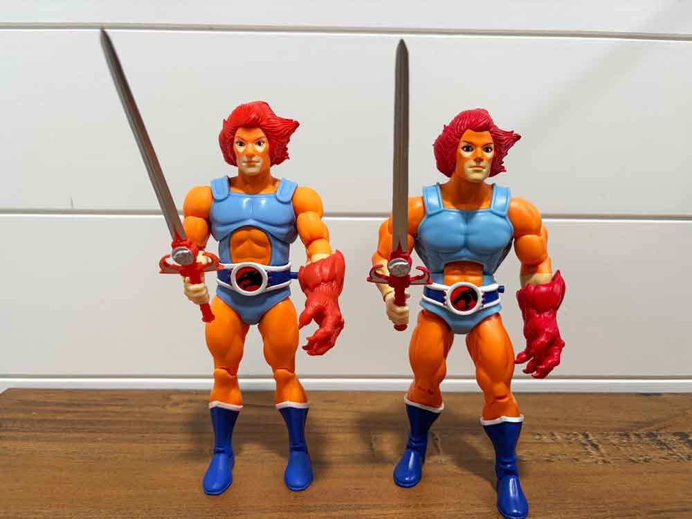 Lion-O-Super7-Deluxe-Toy-Version-IH-&-Ultimates-comparison