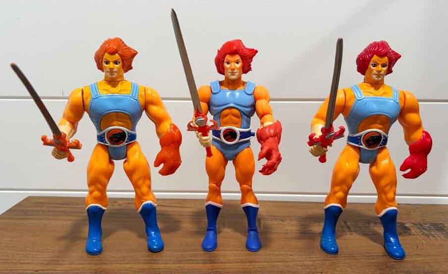 Lion-O-Super7-Deluxe-Toy-Version-IH-&--Vintage-comparison