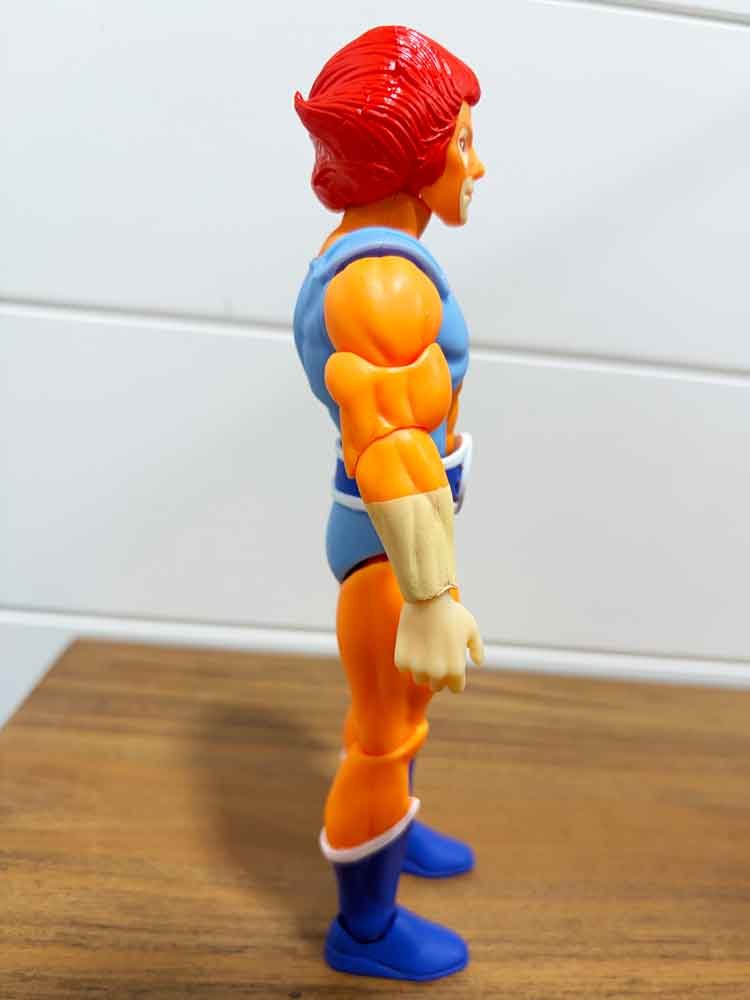Lion-O-Super7-Deluxe-Toy-Version-IH-right