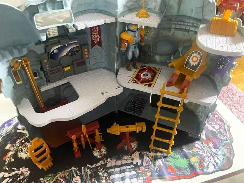 MOTU-Origins-Mark-Taylor-Castle-Grayskull-Playset-IH-2
