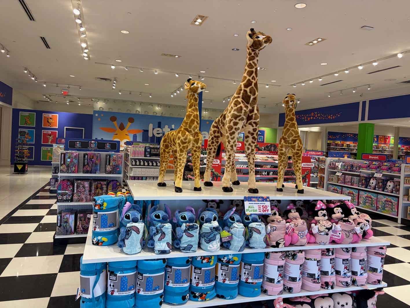 Toys-R-Us-Grand-Opening-Camarillo-CA-14