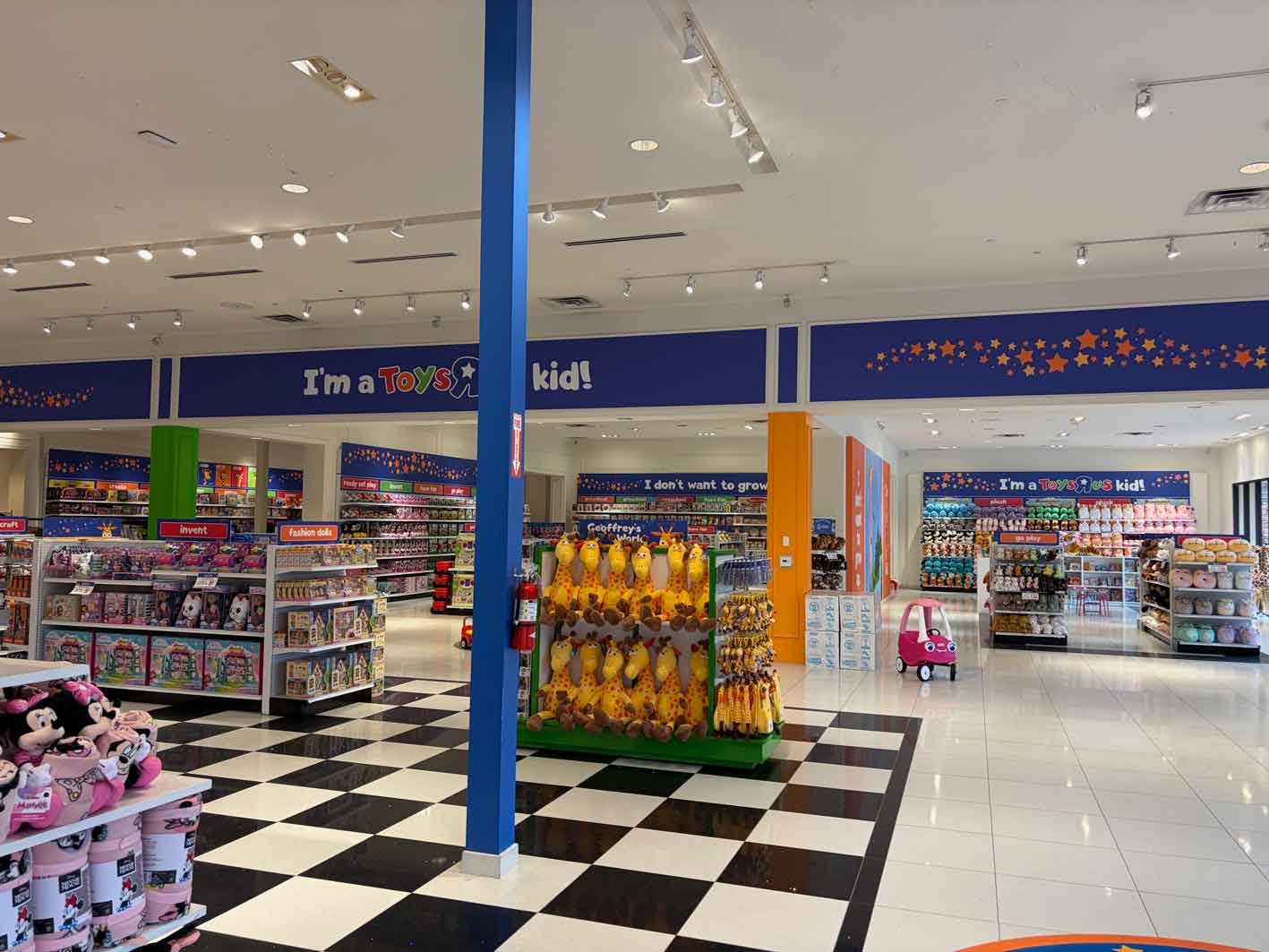 Toys-R-Us-Grand-Opening-Camarillo-CA-15