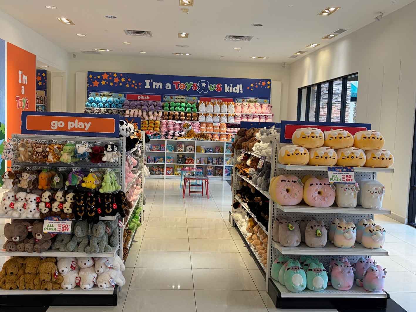 Toys-R-Us-Grand-Opening-Camarillo-CA-17