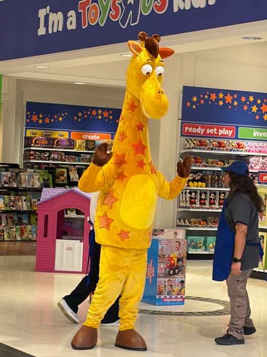 Toys-R-Us-Grand-Opening-Camarillo-CA-23