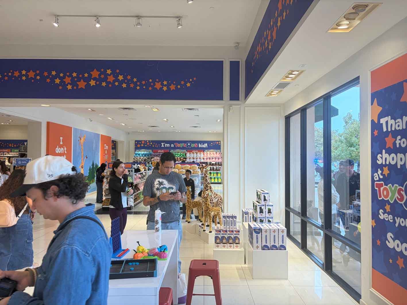 Toys-R-Us-Grand-Opening-Camarillo-CA-27