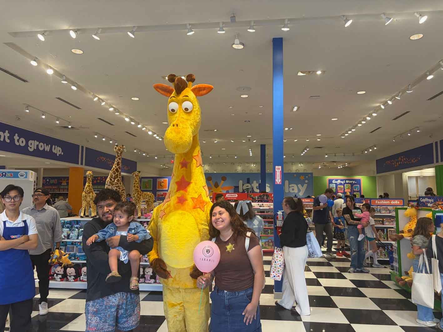 Toys-R-Us-Grand-Opening-Camarillo-CA-38