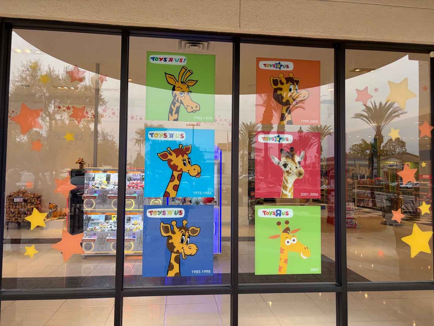 Toys-R-Us-Grand-Opening-Camarillo-CA-4