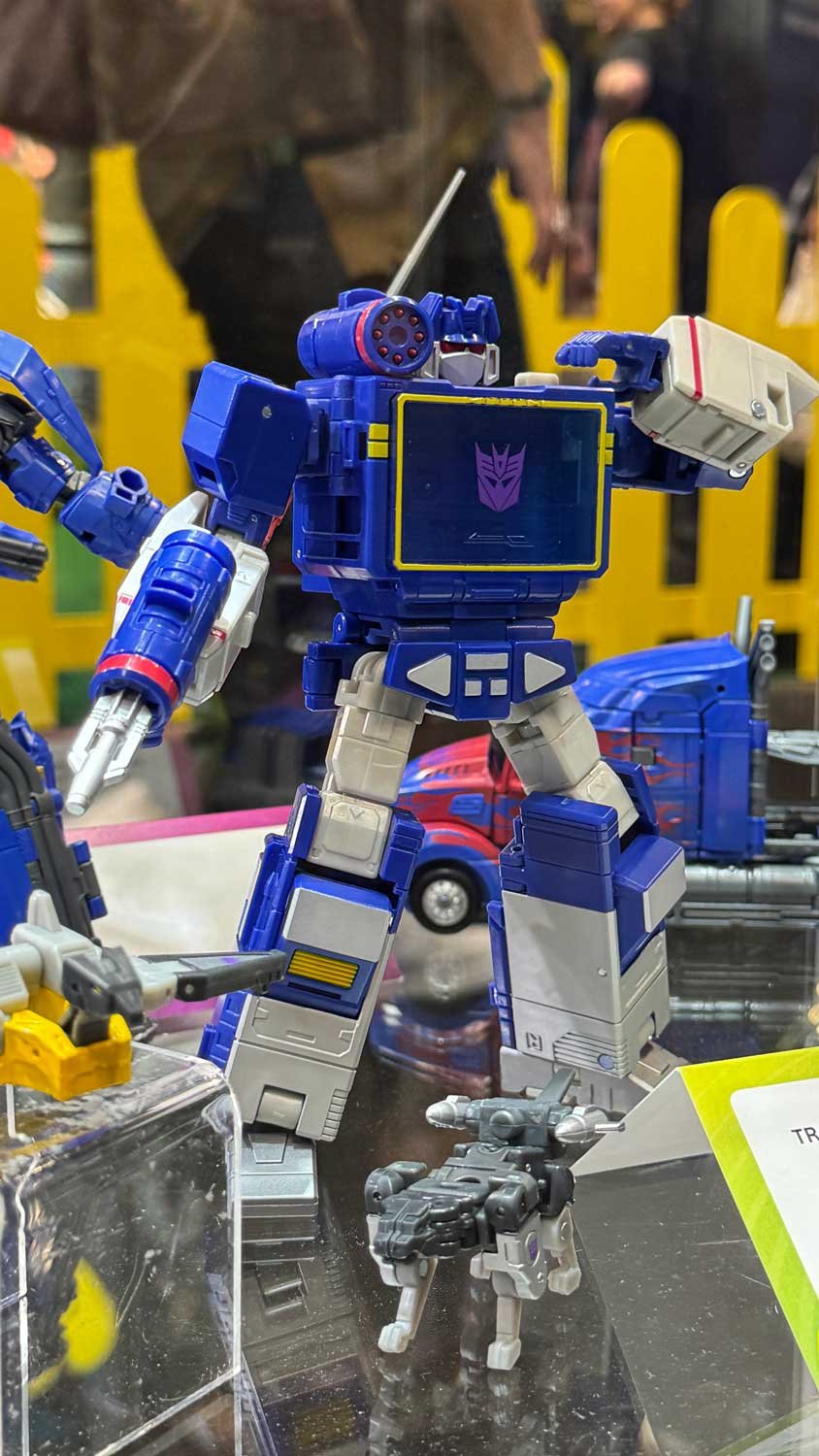 Transformers-NYCC-2025-Booth-Images-14