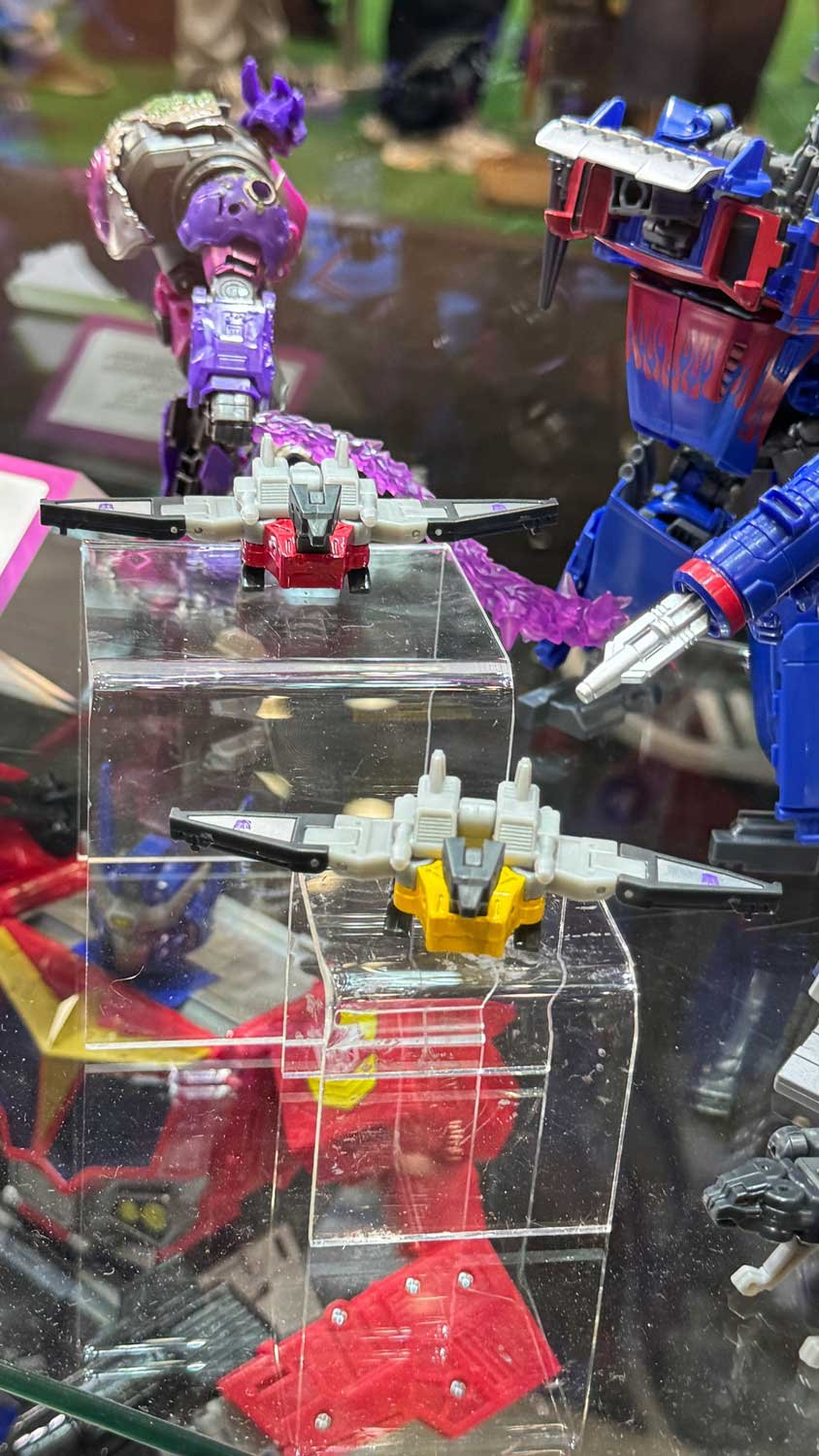 Transformers-NYCC-2025-Booth-Images-15