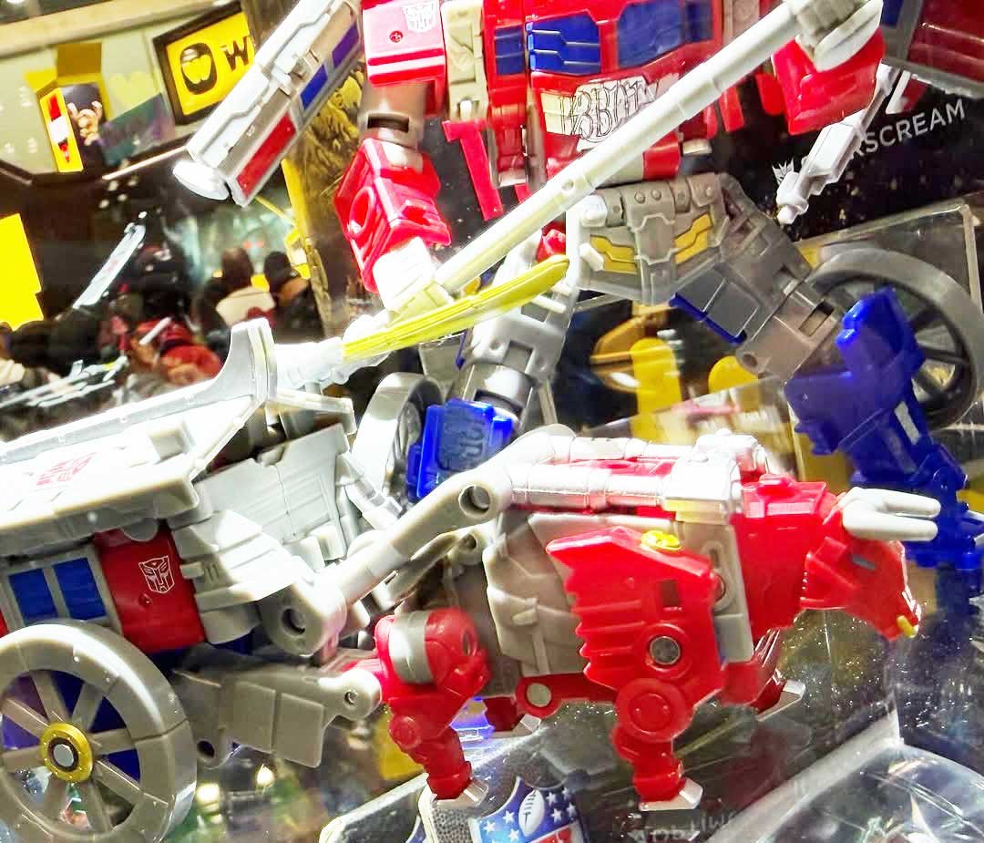 Transformers-NYCC-2025-Booth-Images-43