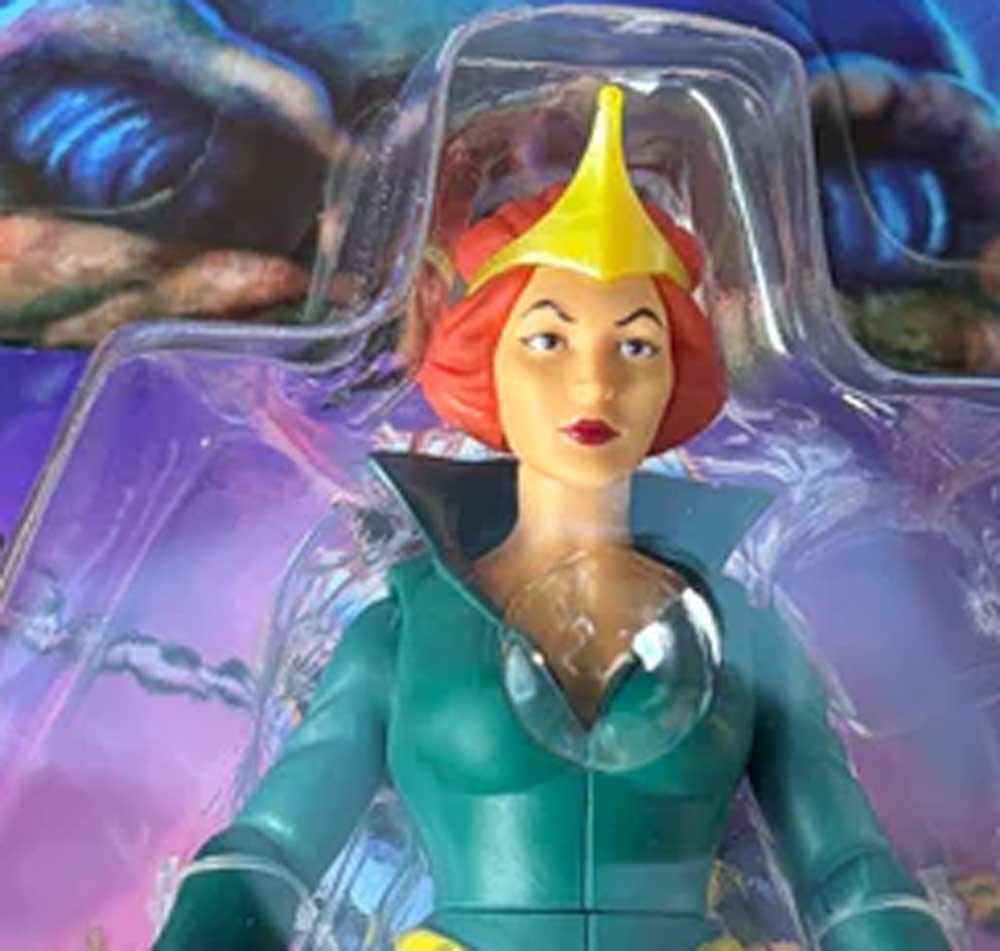 MOTU-Queen-Marlena-in-hand-4