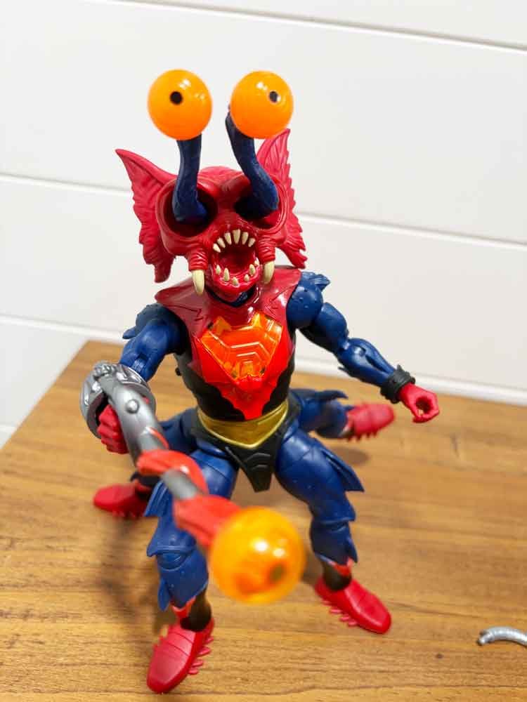 New-Eternia-Mantenna-Masterverse-IH-action-pose-4