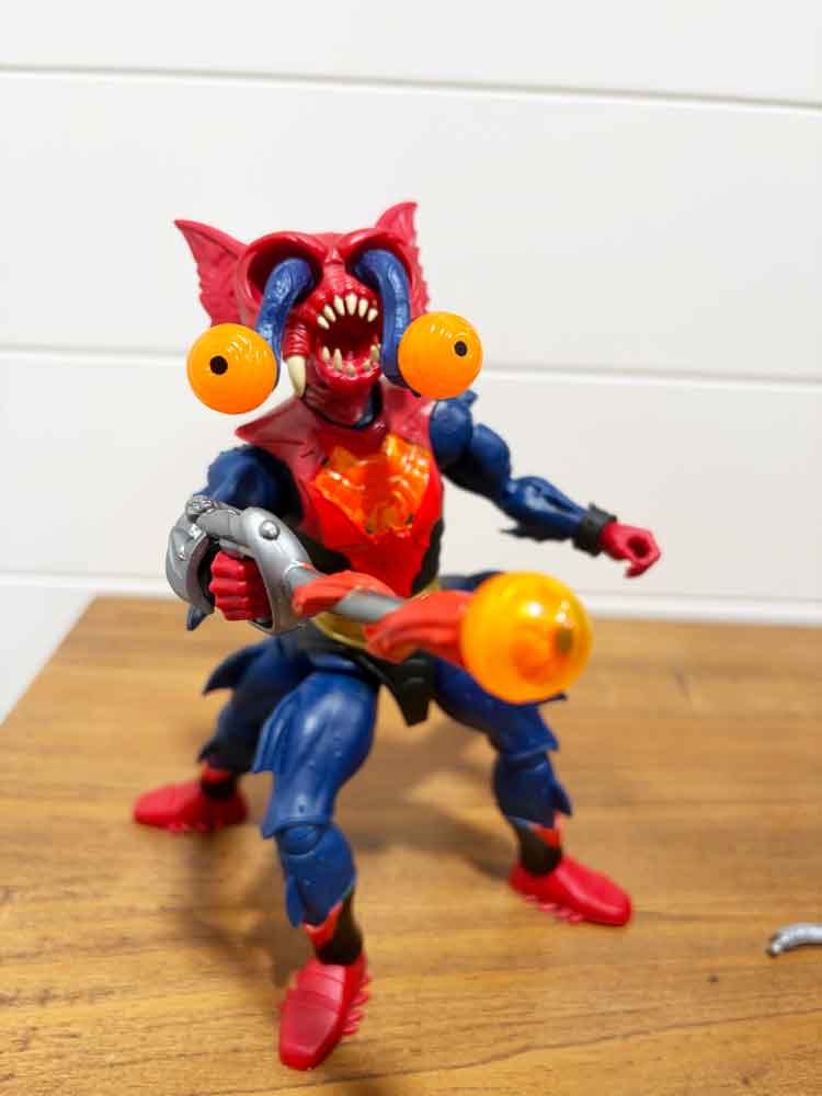 New-Eternia-Mantenna-Masterverse-IH-action-pose-5