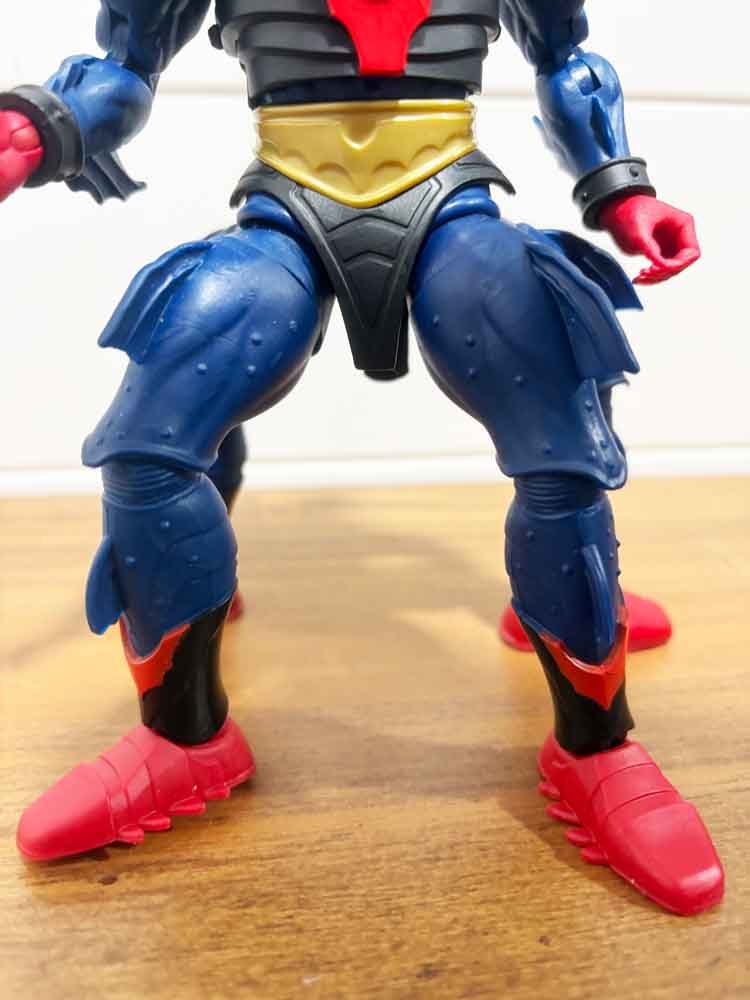 New-Eternia-Mantenna-Masterverse-IH-legs-front