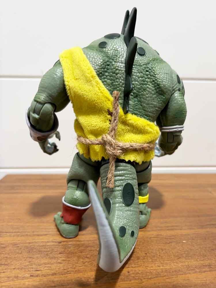 Reptilian-Guard-Super7-ThunderCats-Ultimates-rear
