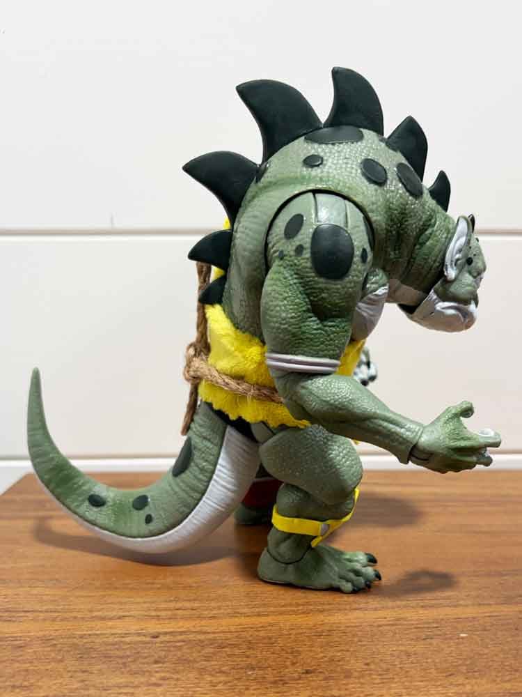 Reptilian-Guard-Super7-ThunderCats-Ultimates-right