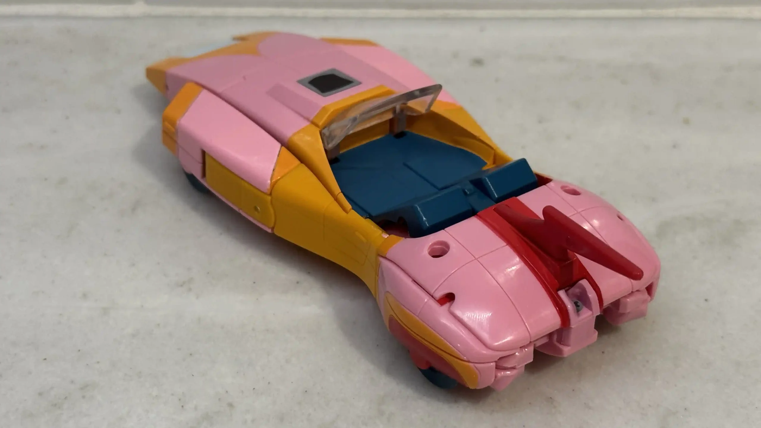 Arcee C-07 Transformers Missing Link 13
