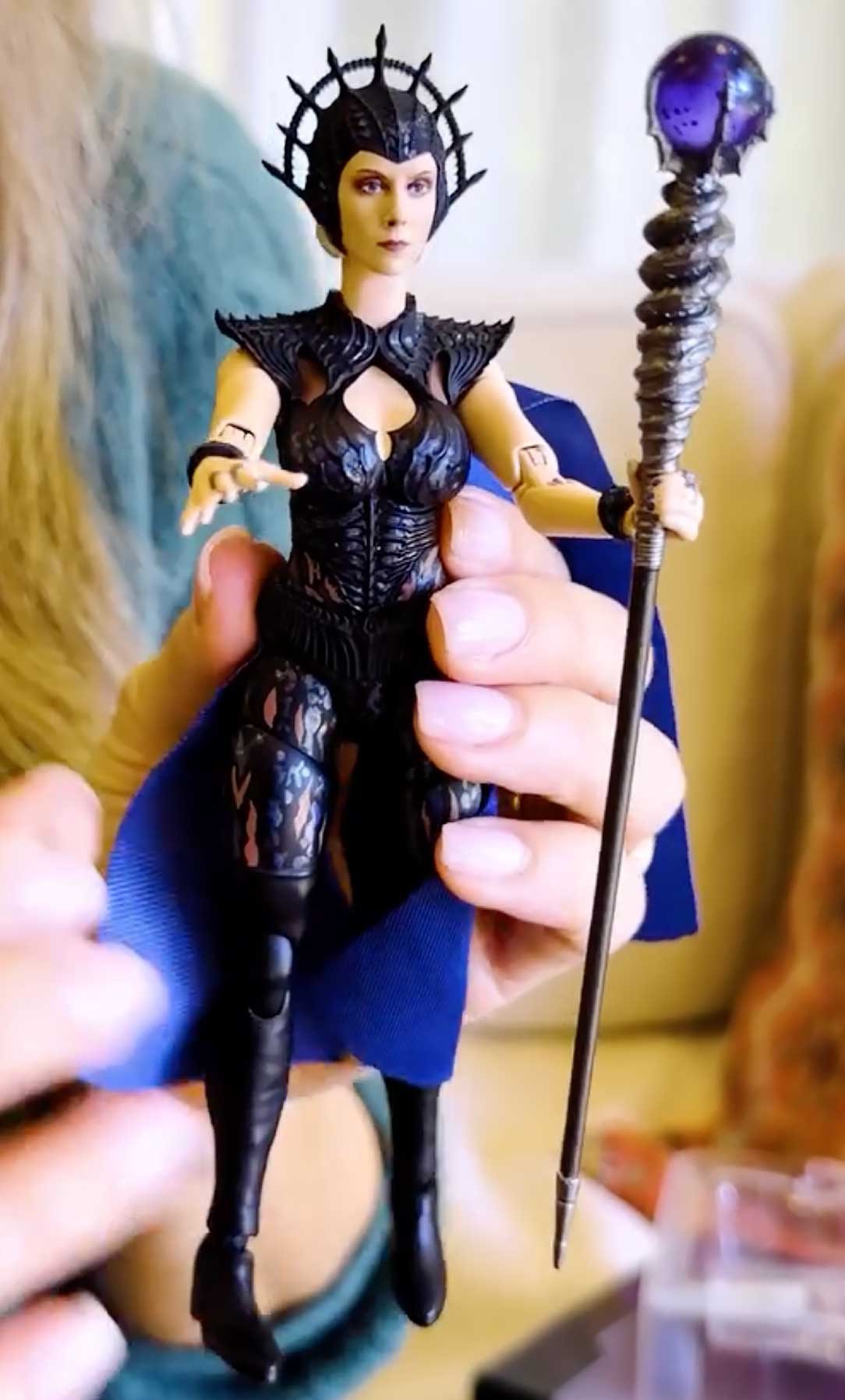 Evil-Lyn-MOTU-Chronicles-Masters-of-the-Universe-Movie-Figure-In-Hand-3