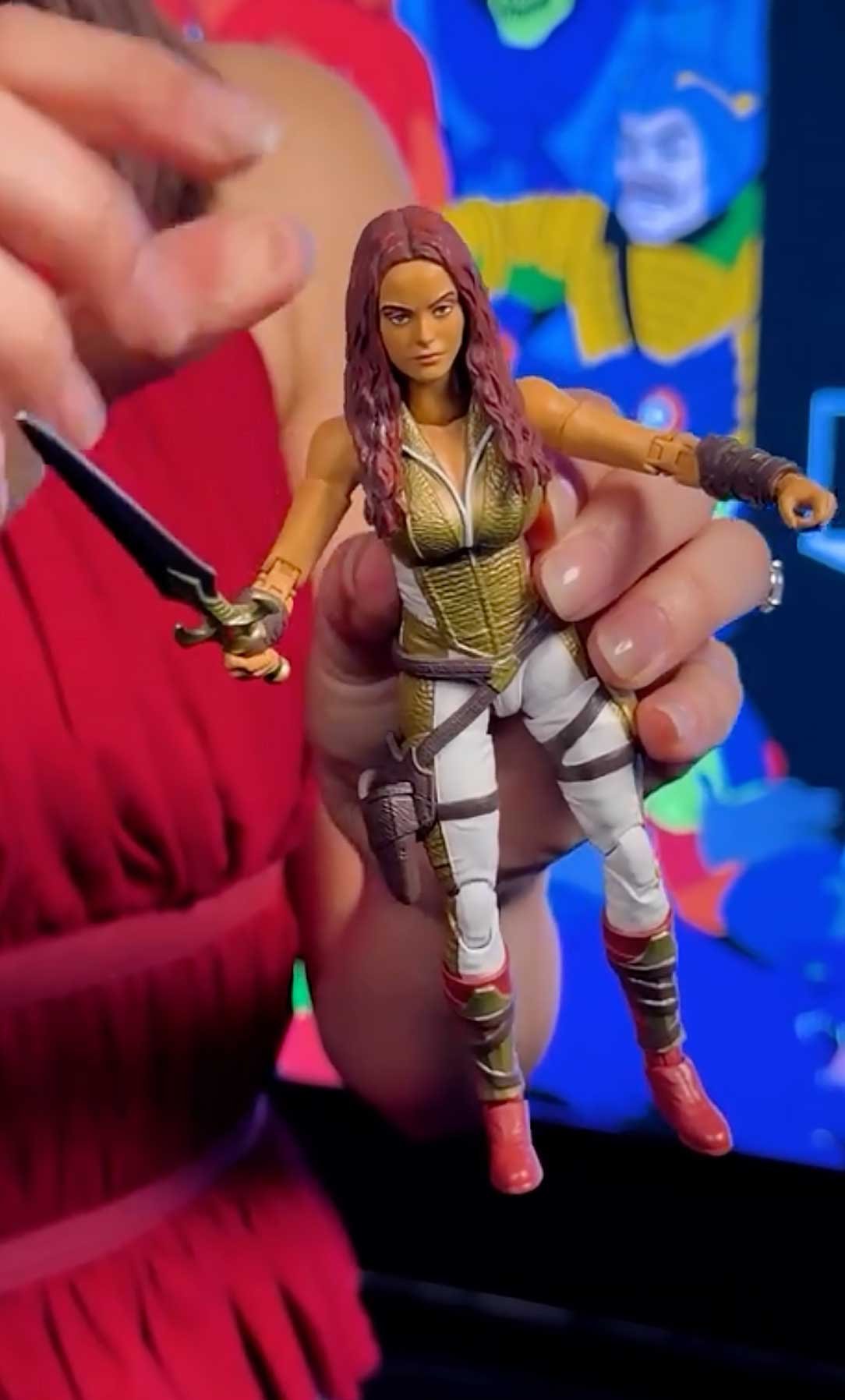 Teela-MOTU-Chronicles-Masters-of-the-Universe-Movie-Figure-In-Hand-2