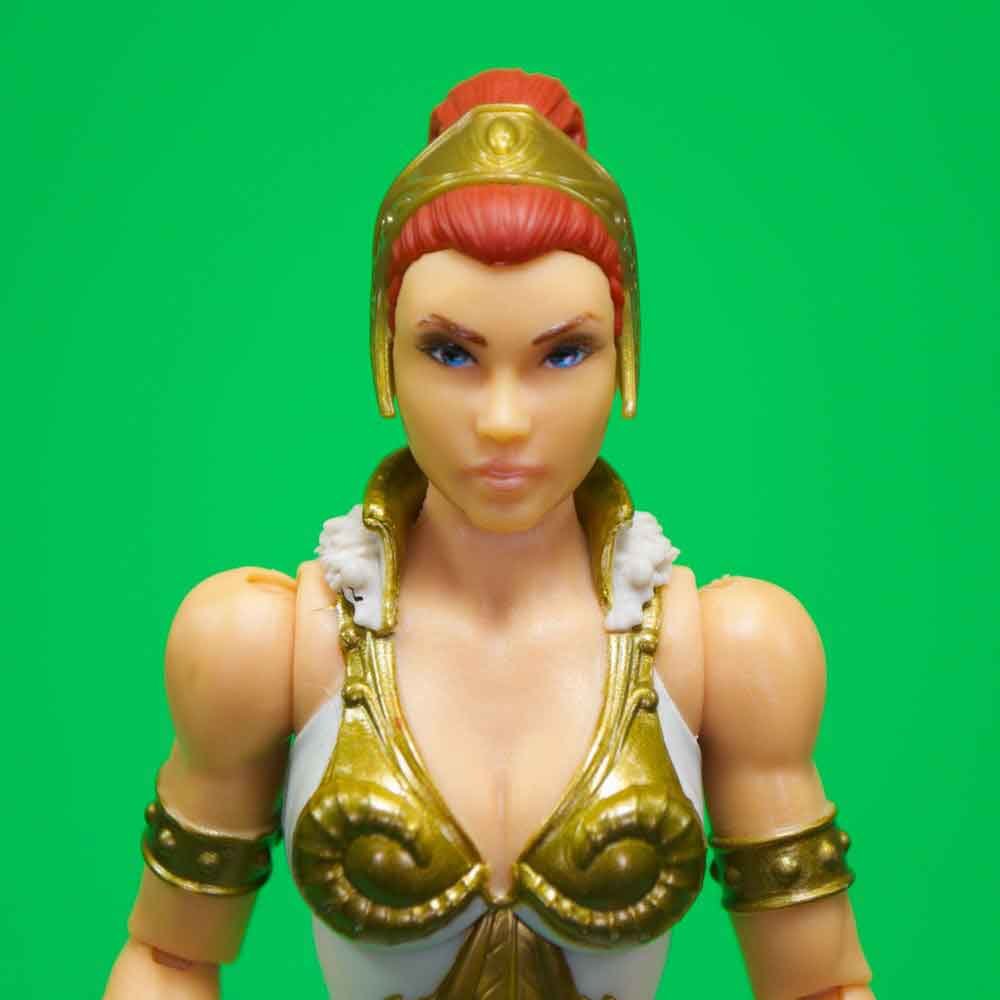 Teela-Masters-of-the-Universe-Vintage-Collection-In-Hand-Images-4