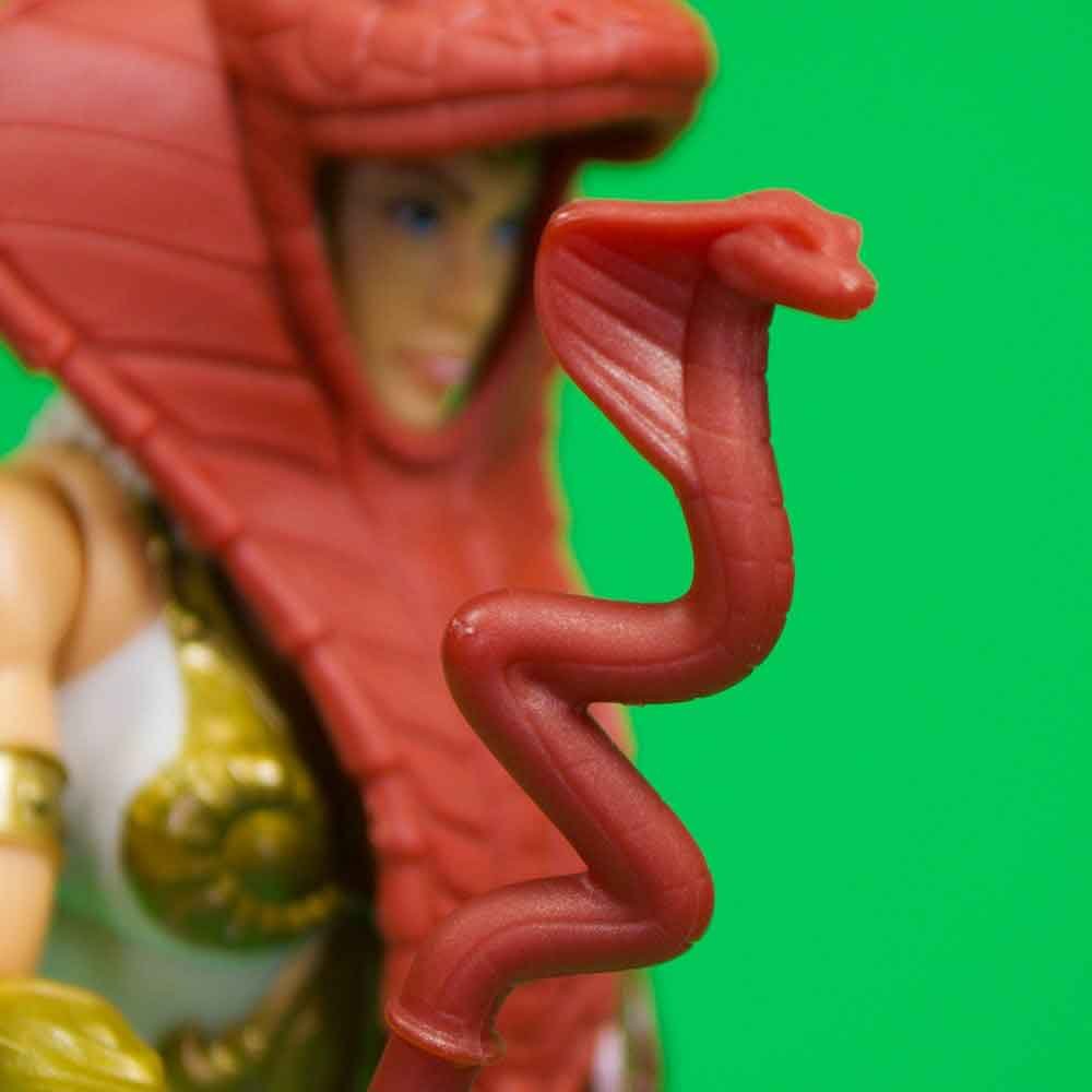 Teela-Masters-of-the-Universe-Vintage-Collection-In-Hand-Images-7