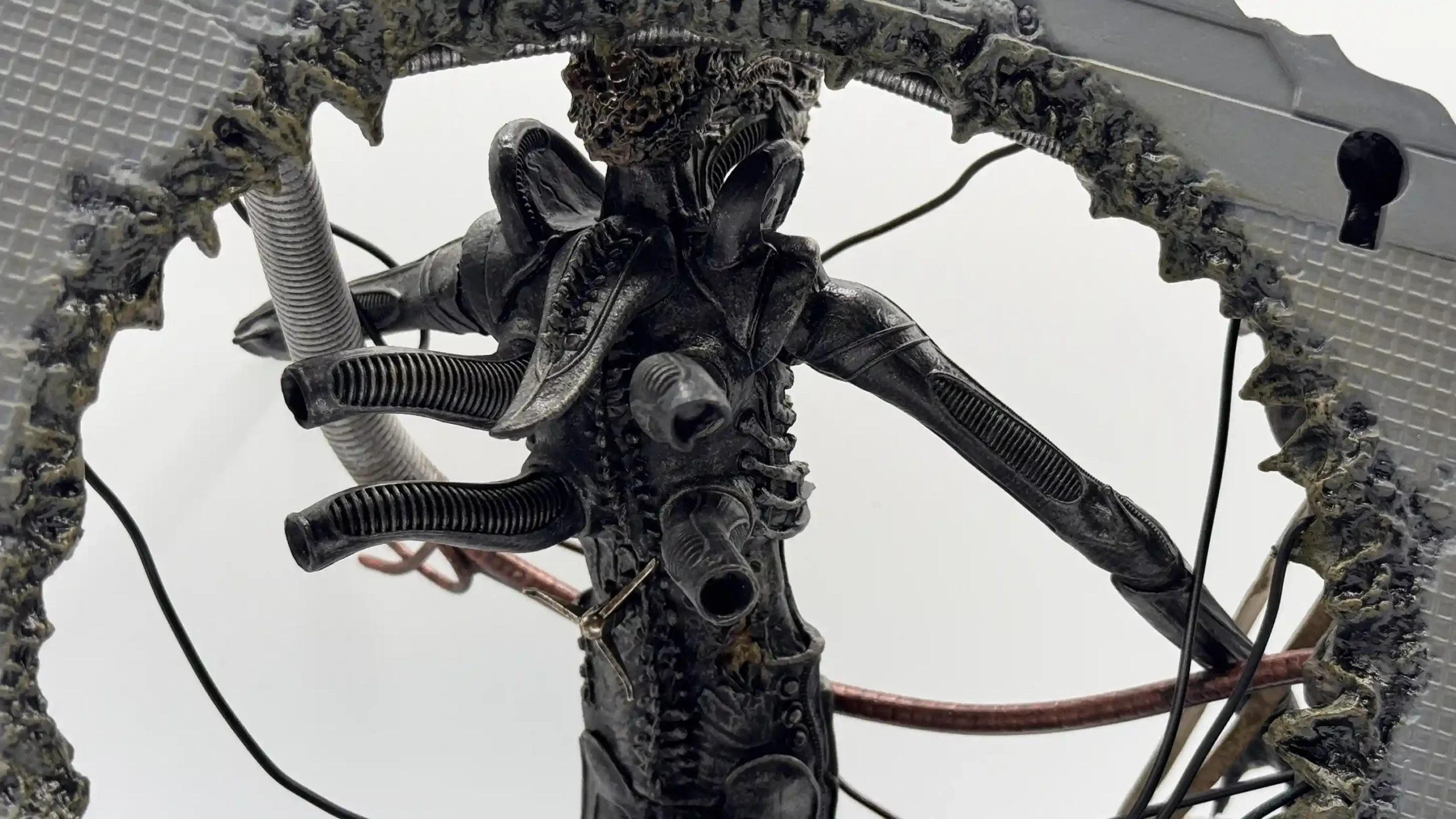 Alien Romulus Suspended Lab Xenomorph XX121 Deluxe Figure Review 1