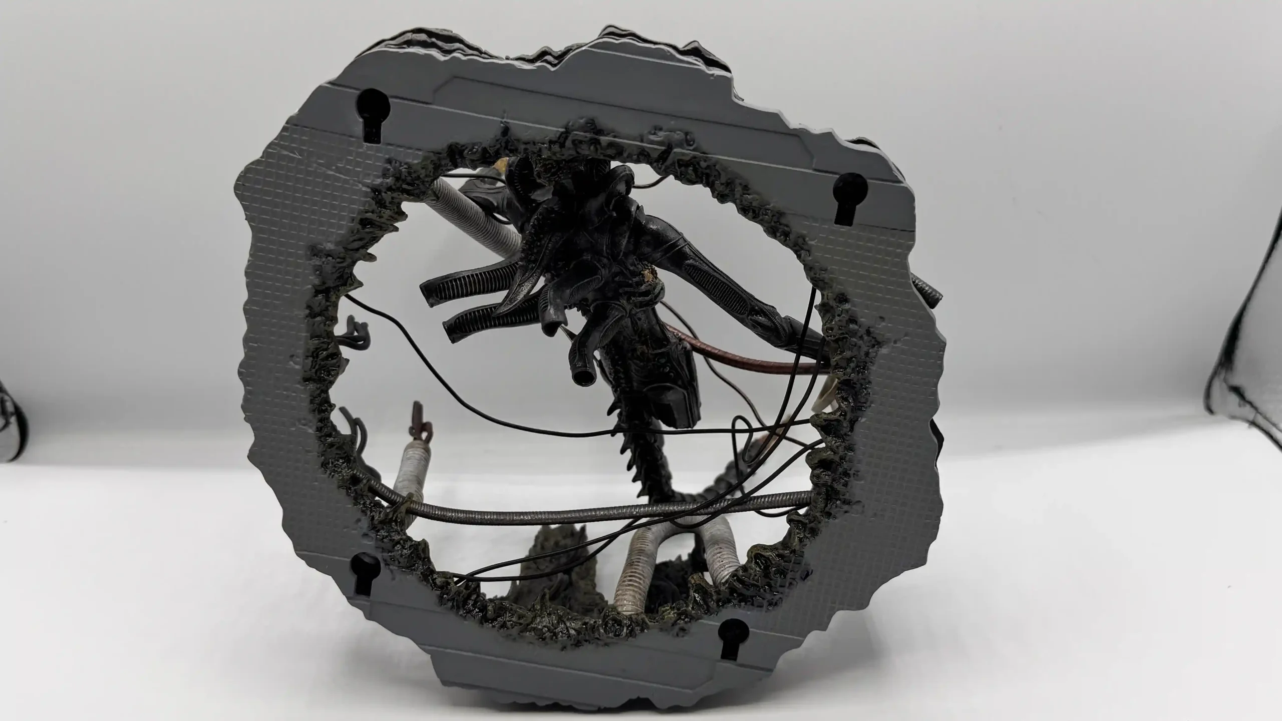 Alien Romulus Suspended Lab Xenomorph XX121 Deluxe Figure Review 11