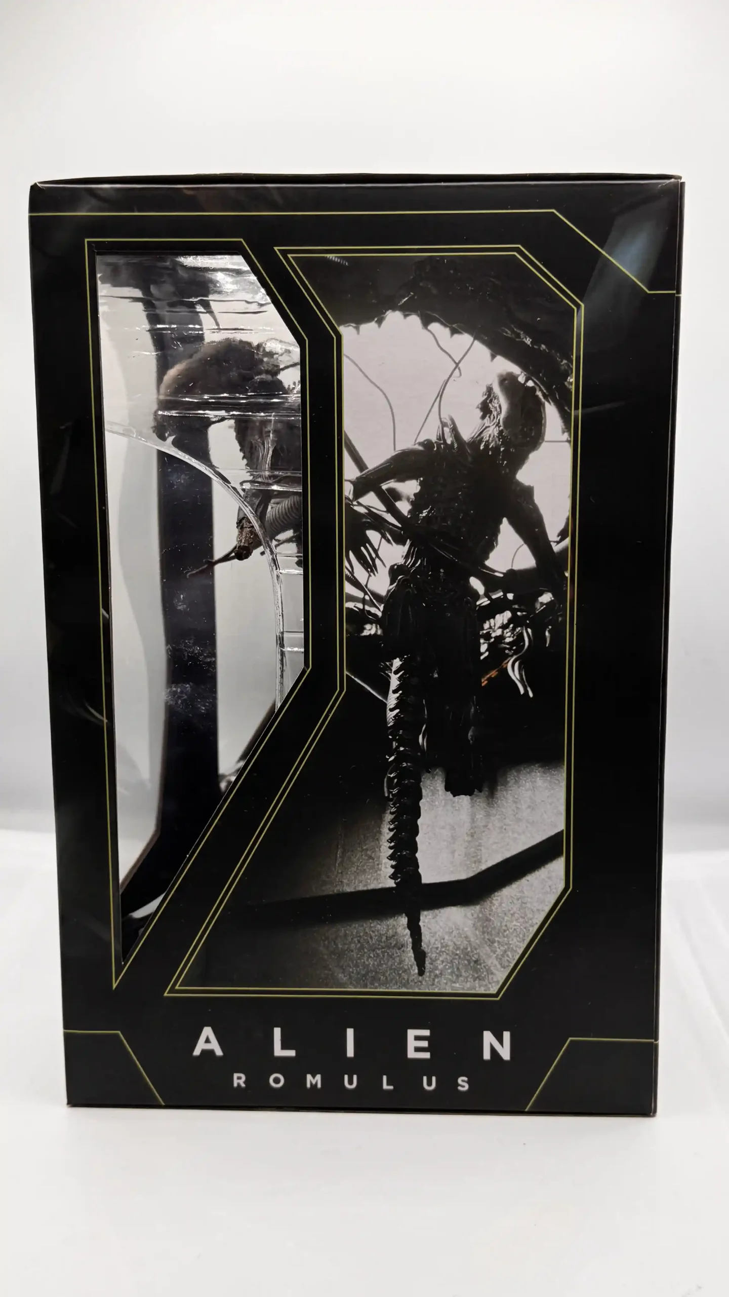 Alien Romulus Suspended Lab Xenomorph XX121 Deluxe Figure Review 3