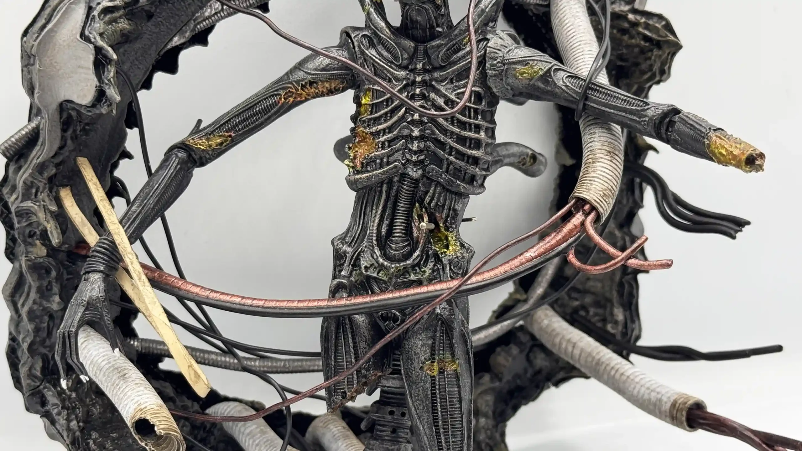 Alien Romulus Suspended Lab Xenomorph XX121 Deluxe Figure Review 7