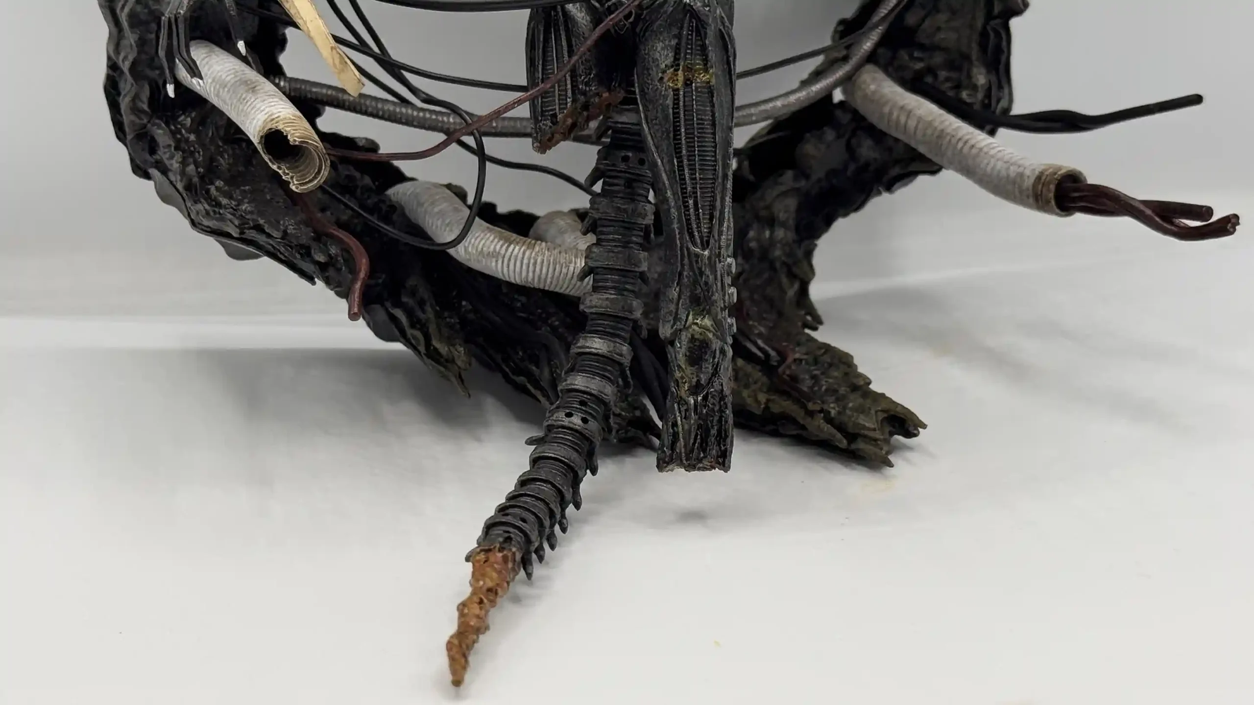 Alien Romulus Suspended Lab Xenomorph XX121 Deluxe Figure Review 8