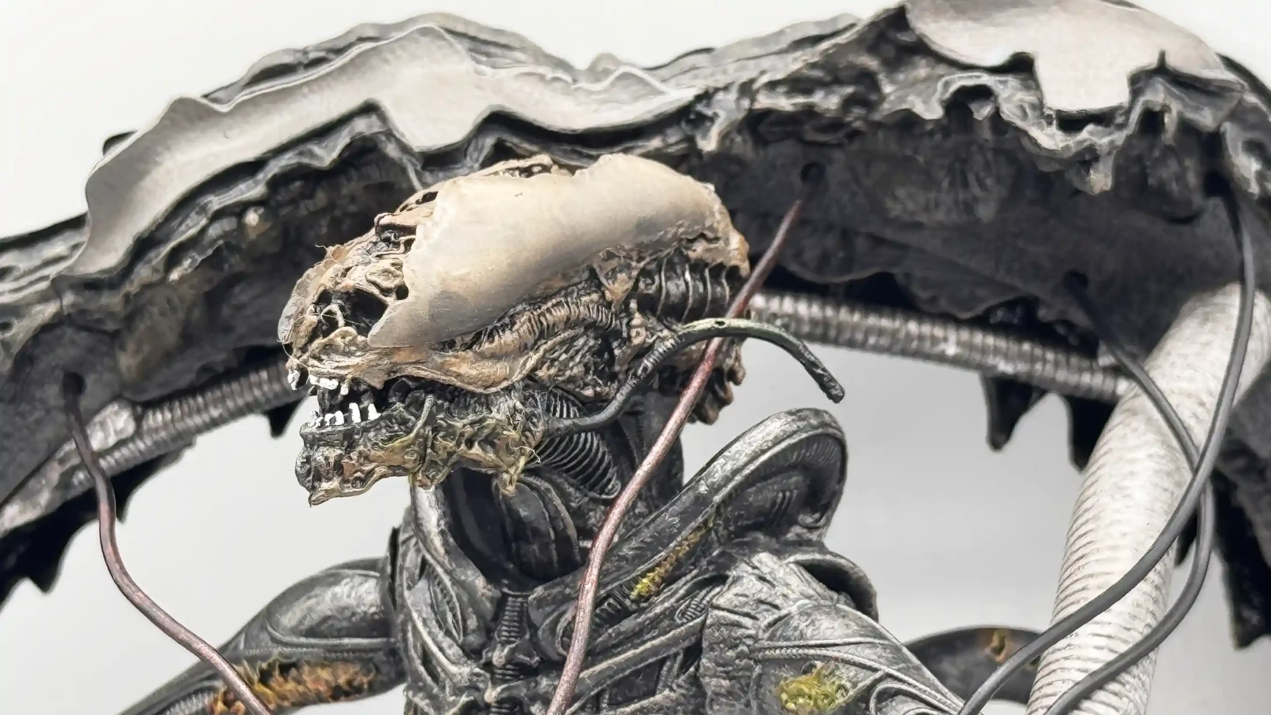 Alien Romulus Suspended Lab Xenomorph XX121 Deluxe Figure Review 9