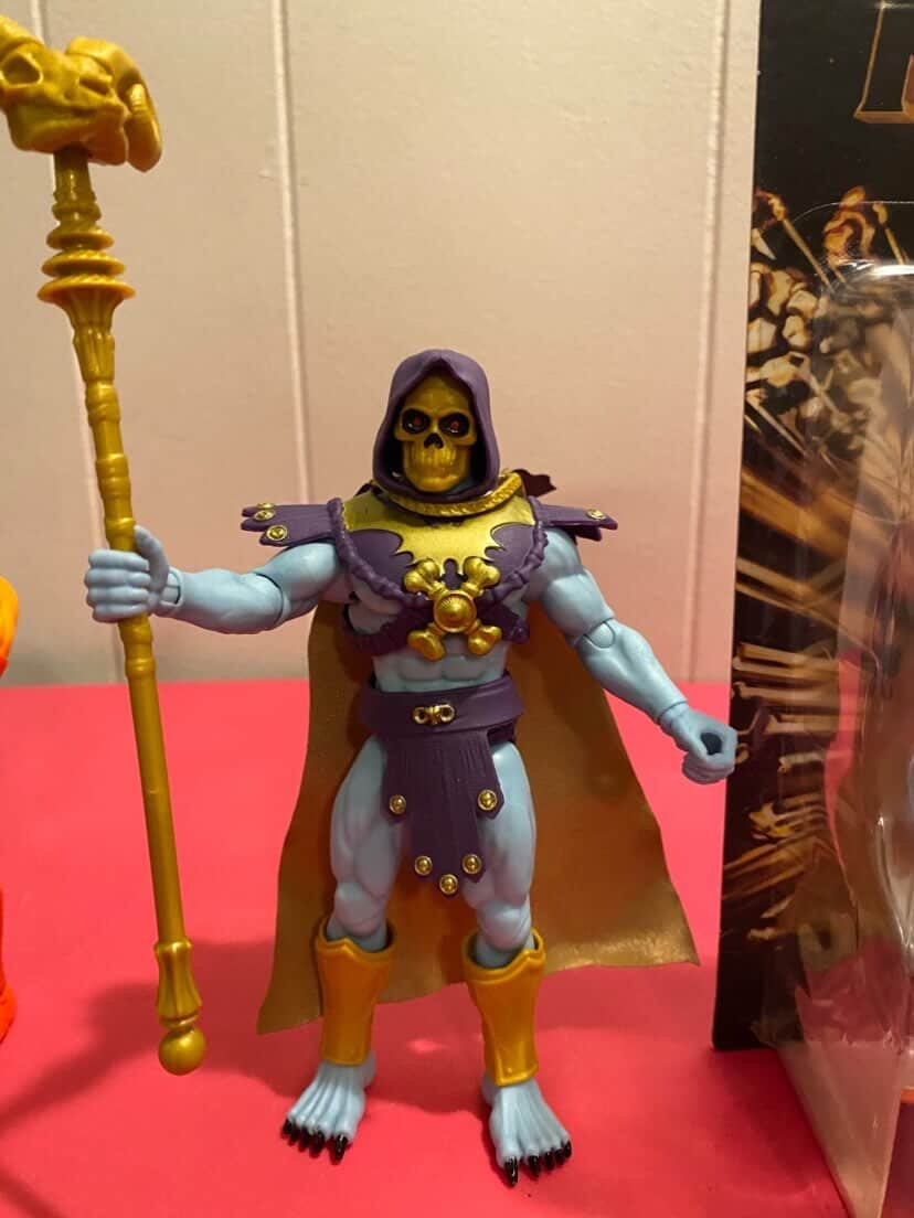 Gold-Skeletor-MOTU-Core-Movie-Figure-In-Hand-12