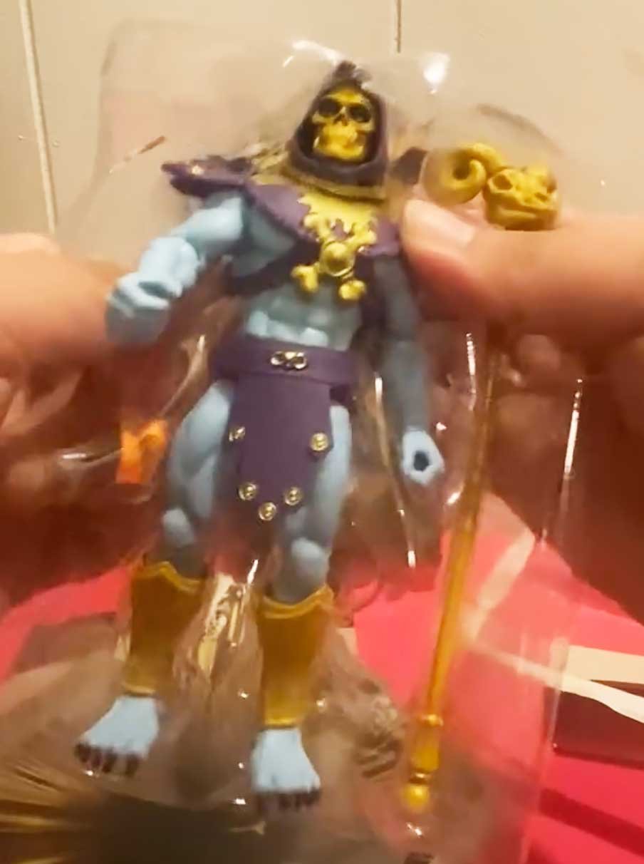 Gold-Skeletor-MOTU-Core-Movie-Figure-In-Hand-4