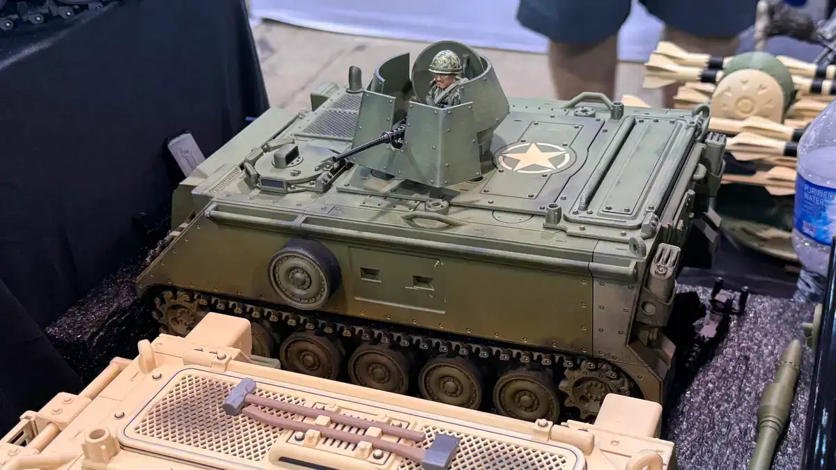 1:18 Scale M113 APC (Green) Gridiron Studios 1a