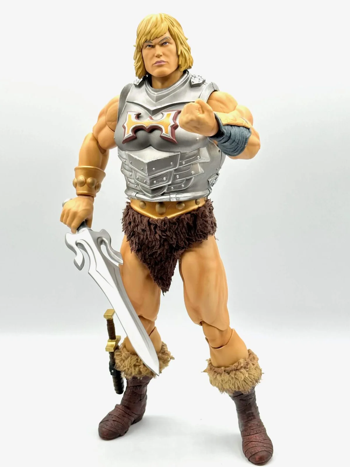 Deluxe Mondo He-Man Timed Edition Battle Armor Pose 1