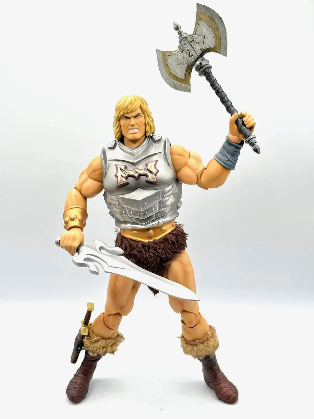 Deluxe Mondo He-Man Timed Edition Battle Armor Pose 3