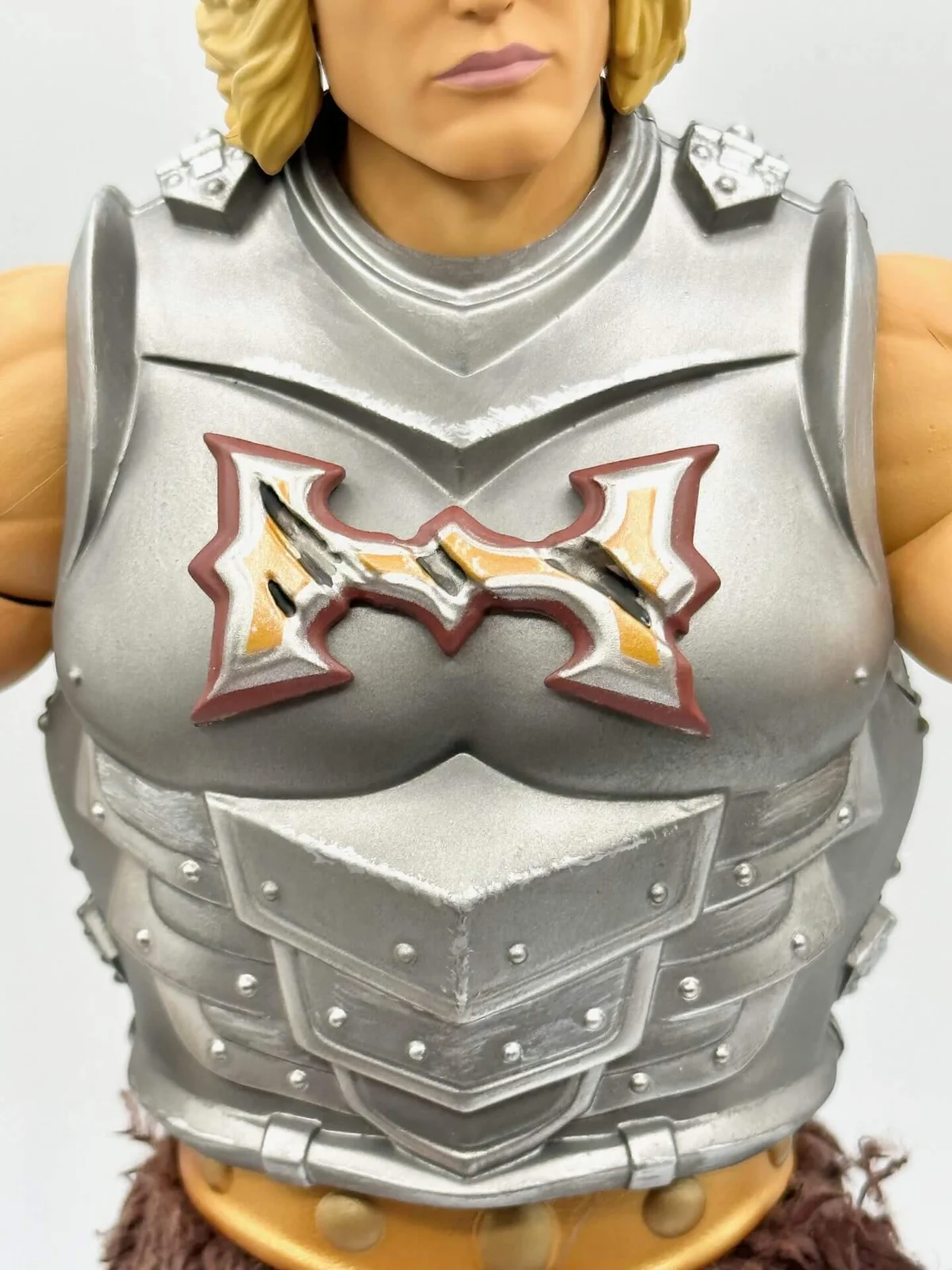 Deluxe Mondo He-Man Timed Edition Battle Damaged Armor