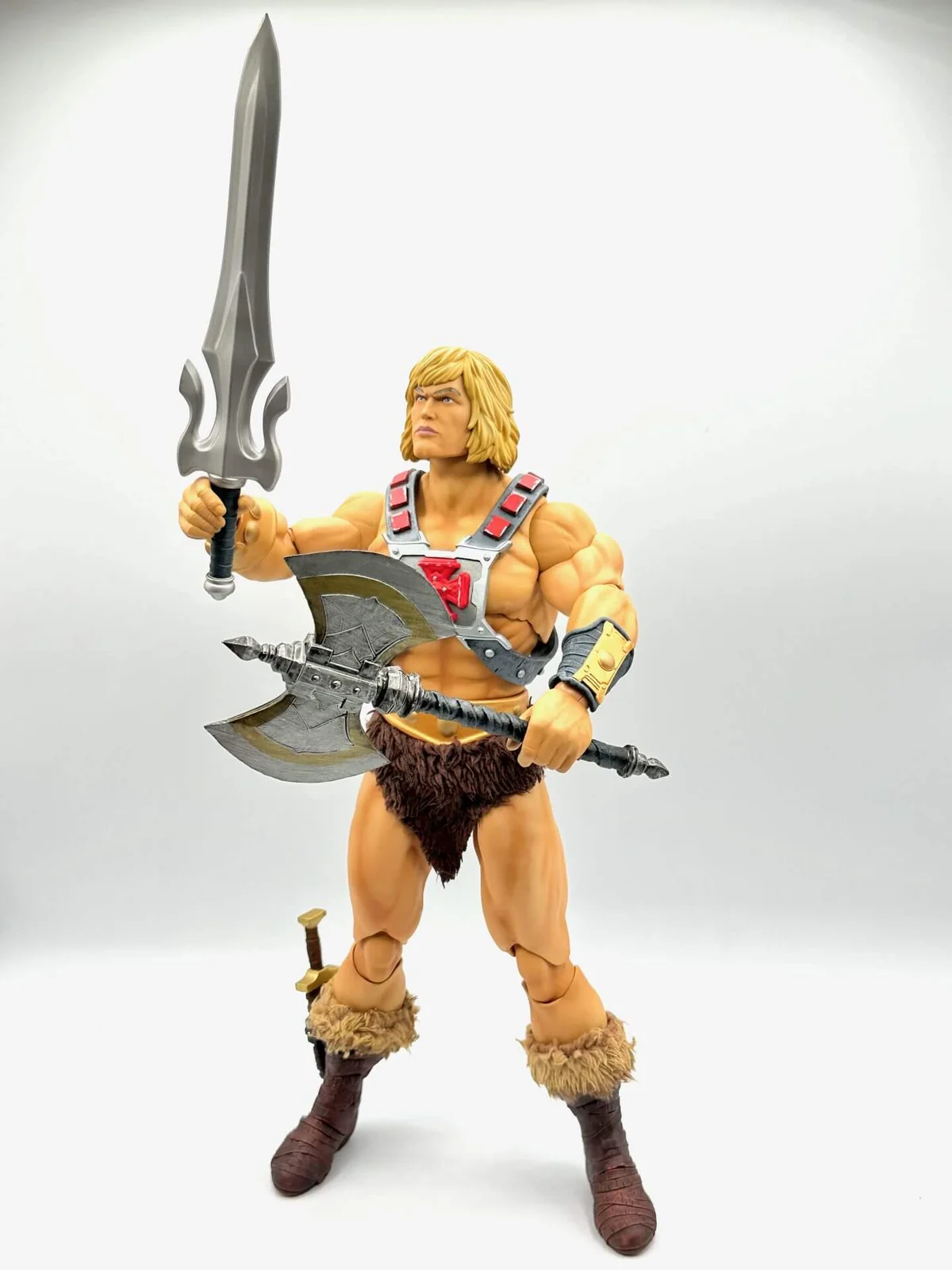 Deluxe Mondo He-Man Timed Edition Standard Pose