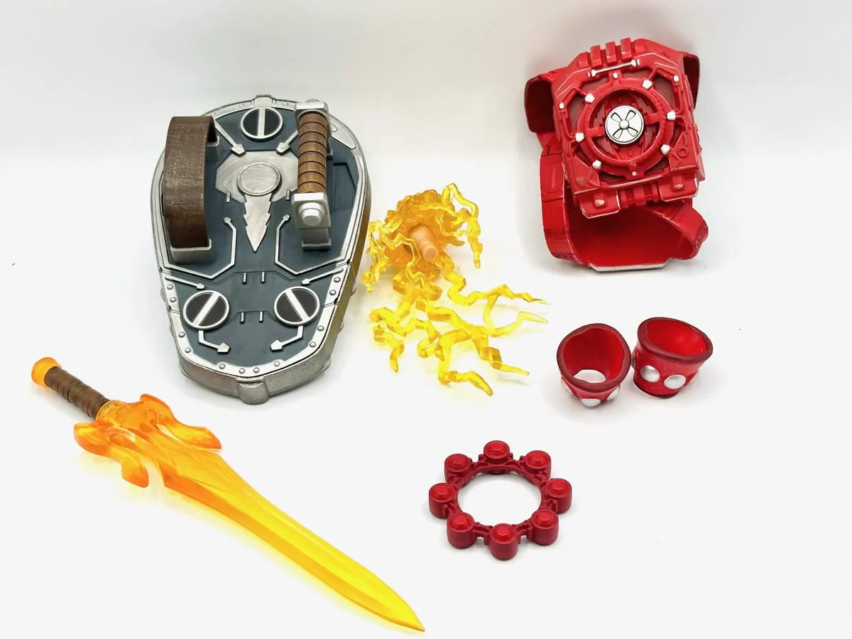 Deluxe Mondo He-Man Timed Edition Thunder Punch Accessories Back