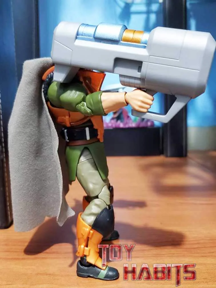 Man-At-Arms-Deluxe-Masters-of-the-Universe-Revelation-Masterverse-2