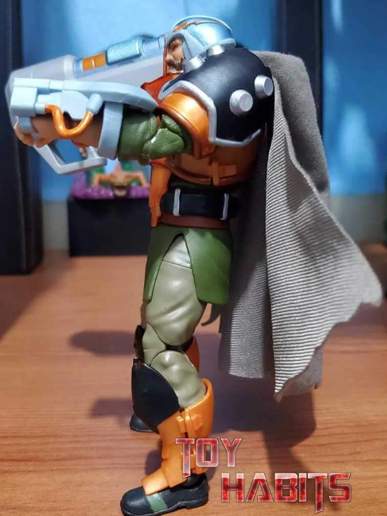 Man-At-Arms-Deluxe-Masters-of-the-Universe-Revelation-Masterverse-2