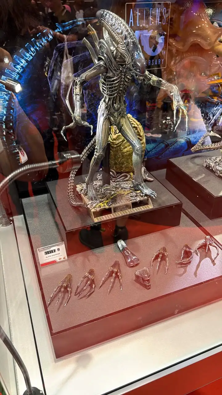 Alien Warrior Aliens 40th Anniversary Hot Toys Hong Kong Comic Con 2026 Booth Image 14