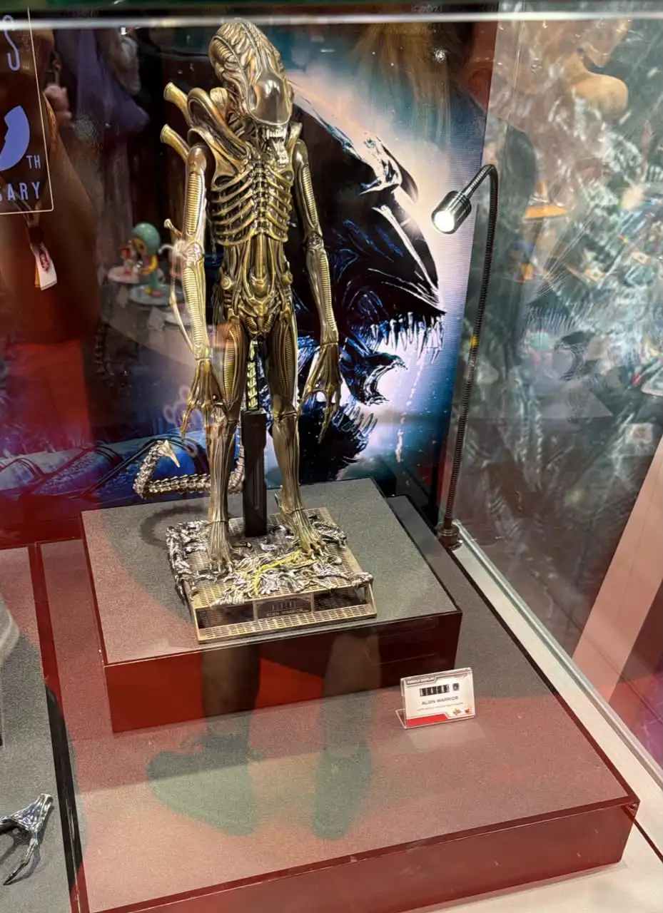 Alien Warrior Aliens 40th Anniversary Hot Toys Hong Kong Comic Con 2026 Booth Image 15