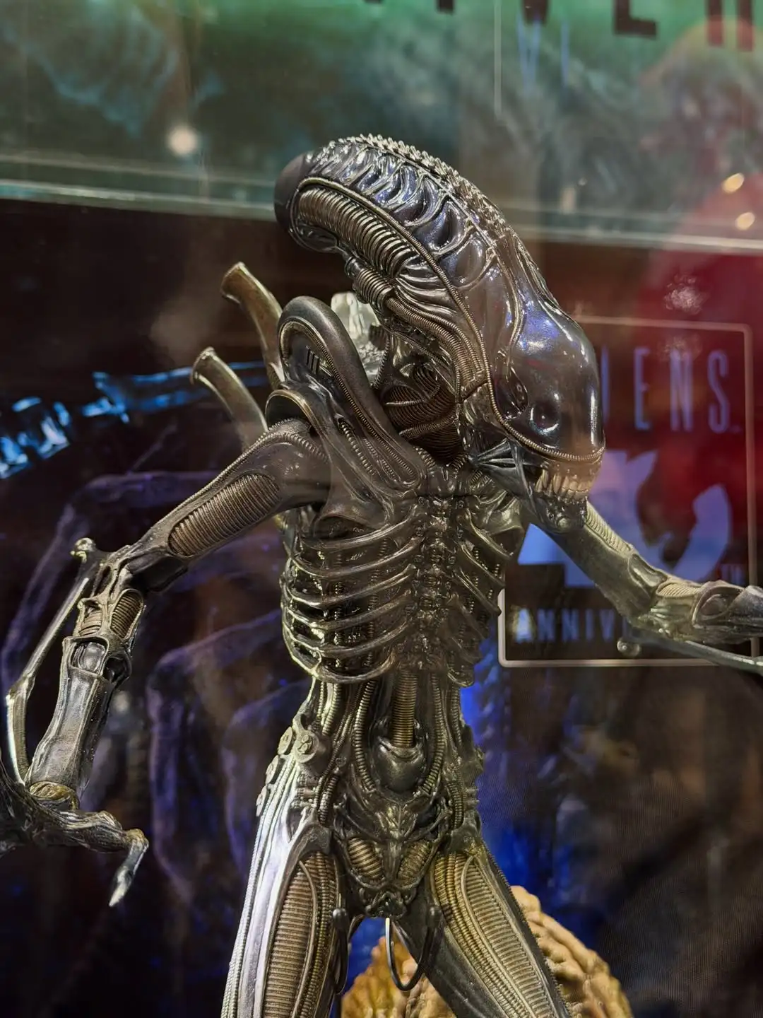 Alien Warrior Aliens 40th Anniversary Hot Toys Hong Kong Comic Con 2026 Booth Image 17