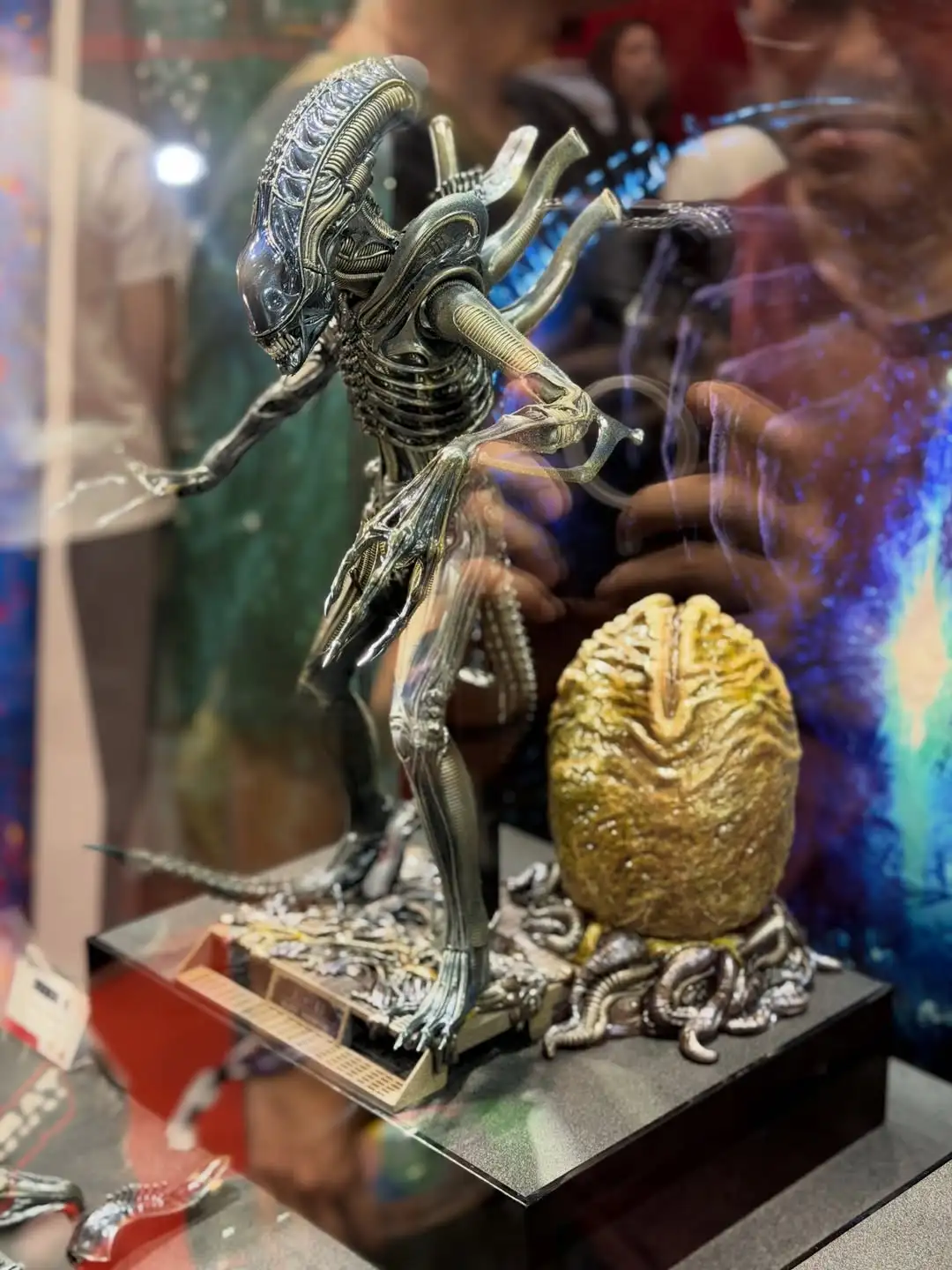 Alien Warrior Aliens 40th Anniversary Hot Toys Hong Kong Comic Con 2026 Booth Image 18