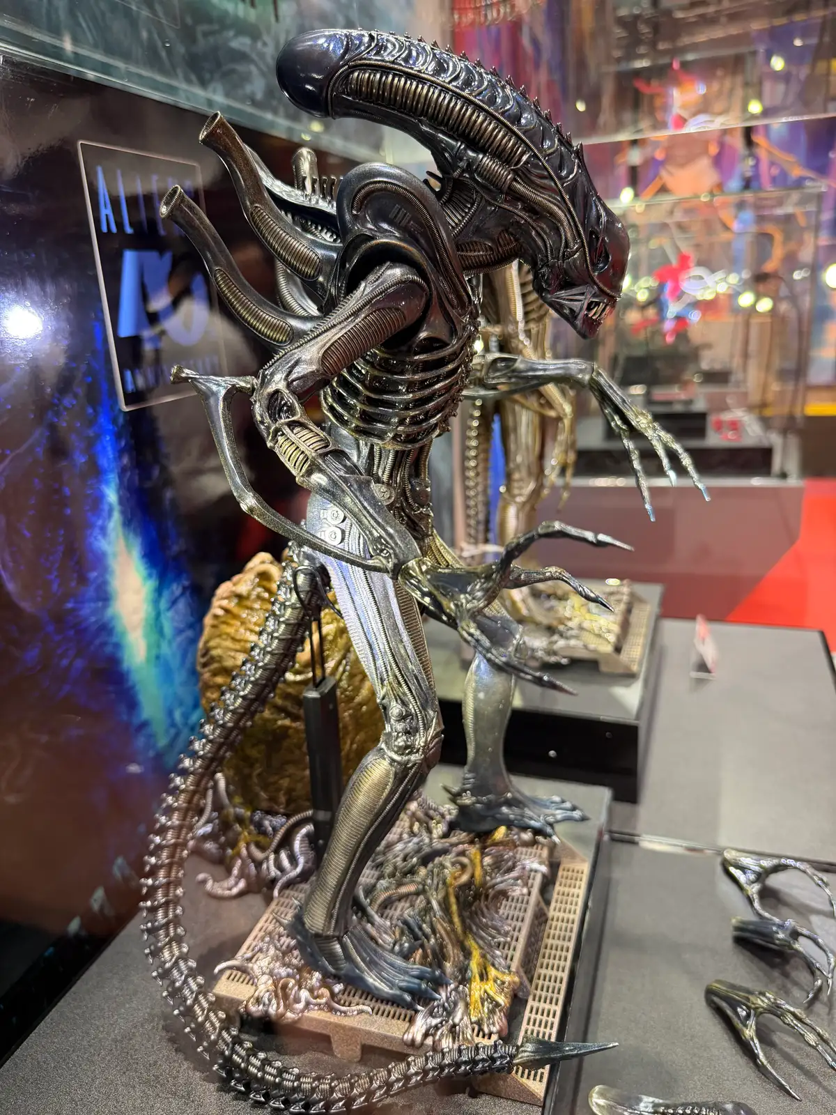 Alien Warrior Aliens 40th Anniversary Hot Toys Hong Kong Comic Con 2026 Booth Image 7