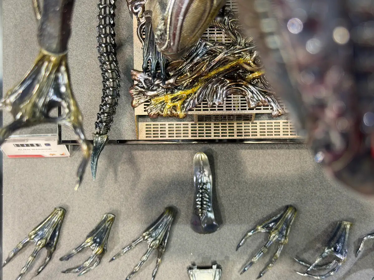 Alien Warrior Aliens 40th Anniversary Hot Toys Hong Kong Comic Con 2026 Booth Image 9