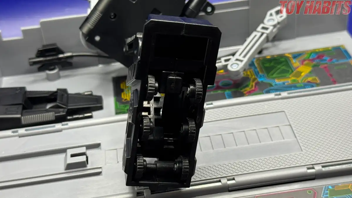 Nemesis Prime C 01N Transformers Missing Link Review 13