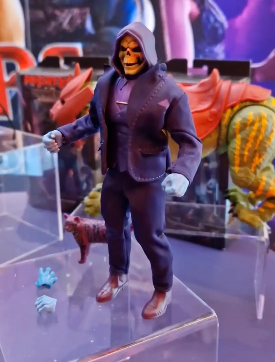 New Skeletor in Suit and Pet Panthor Kitty Cat MOTU Chonicles Figure Reveal 1
