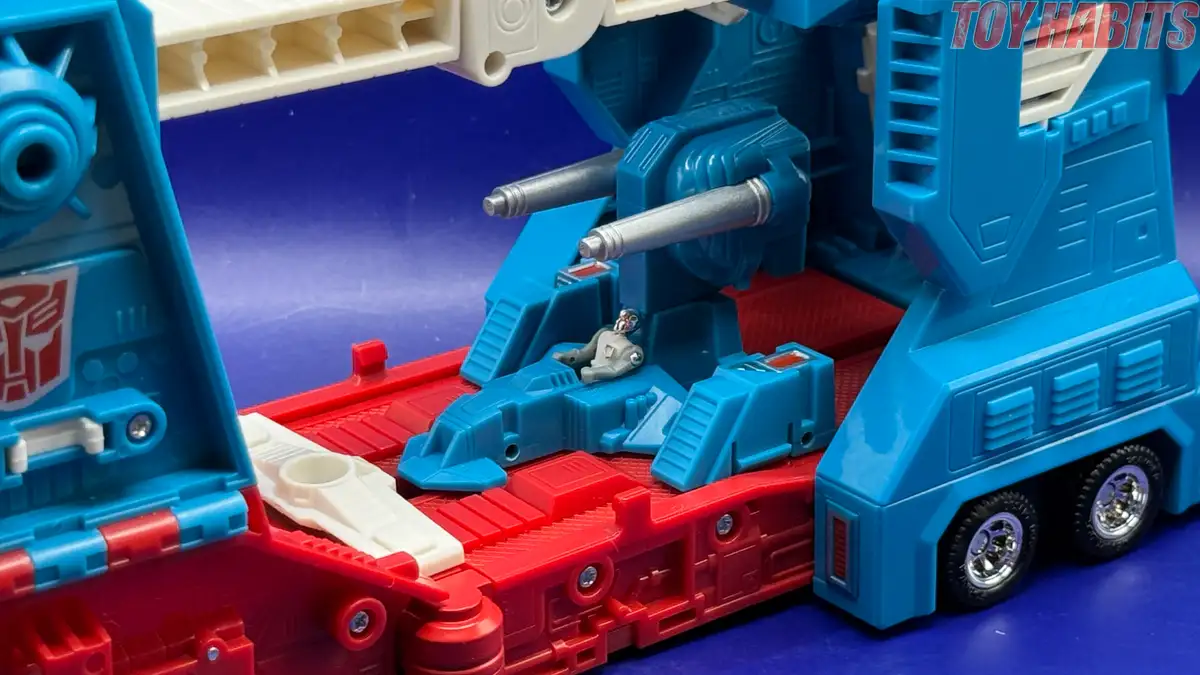 Ultra Magnus C 10 Transformers Missing Link Review 10